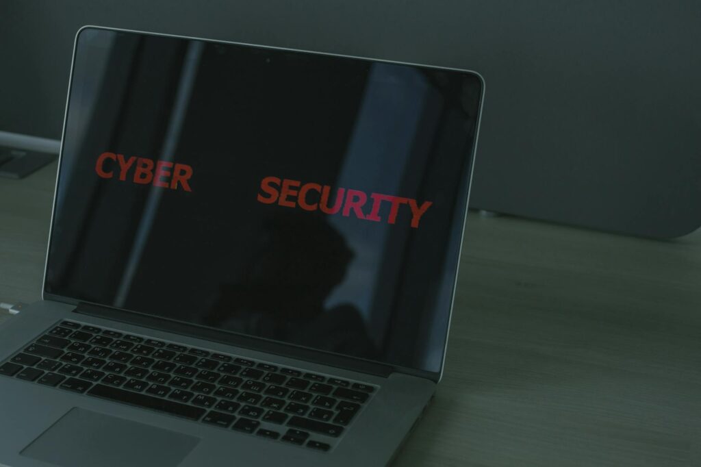 Cómo usar antivirus en entornos cloud seguros 1 pexels photo 5483248 2